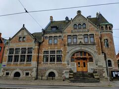 ４位　Dicksonska folkbiblioteket / Allégården 

北欧で最初の図書館。