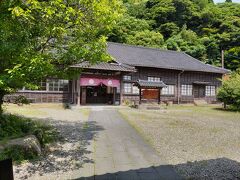 　大森代官所跡バス停近くの駐車場に車を置いて、町並み地区を散策します。代官所跡が「いも代官ミュージアム」になっています。石見銀山資料館です。