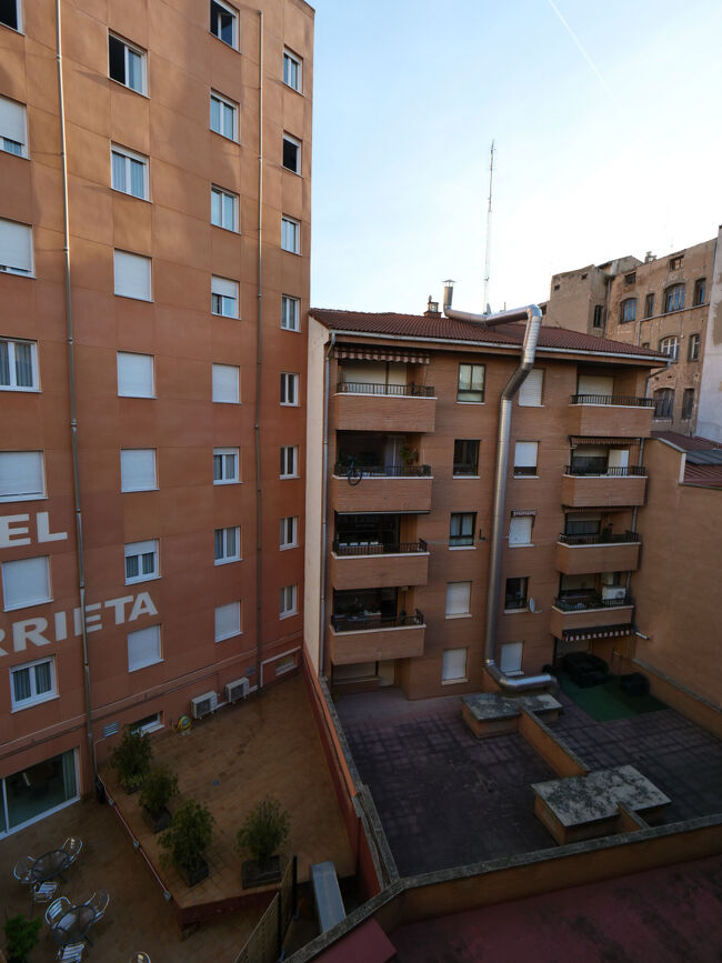 ホテルの部屋の窓から