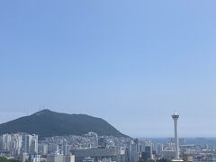 チャガルチ方面。
釜山タワーと海が見えます。