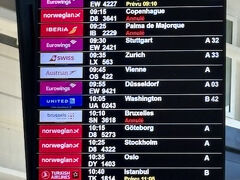 7月4日(金)

3日と4日の二日間ストライキ予定だったため、キャンセル料が発生する前に、ホテルは全て一旦キャンセル。3日夜の時点で欠航になっていないので、希望が見えてきたかも?
当日早朝、空港HPのフライト案内で、Annuléがずら～っと並ぶ中、9:30発 Eurowing EW2421便は生き残ってる!
空港に向かい、搭乗を待つだけになってやっとリラックス。半数が欠航なので、セキュリティチェックもすいてました。ボーディングまでの間に、初日のホテルも無事再予約出来て、これでひと安心。