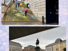 １６：１５

アルベルティーナ美術館にやってきました。

階段にはモネの睡蓮！

頑張って上りましたが、奥にエスカレーターがあったようですww