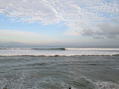 7:23 宿の前がビーチ。