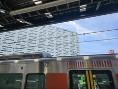 宿泊はこちら。
駅のホームから見えるくらい駅近！！
