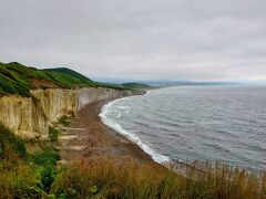 休憩所から外にシラフラ
