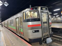 　すっかり暗くなって札幌駅到着、小樽行きに乗り換えます。

　札幌駅20:32　→　桑園駅20:35（3963M）