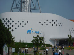 ここでの目的地は、
生きているミュージアム「ニフレル」
伊丹空港からのアクセスが便利な場所にあるので、空港に行く前に寄って行きます。