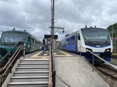 福浦で「橅」編成と行き違い。