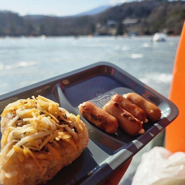 チーズをトッピングして味変したり。