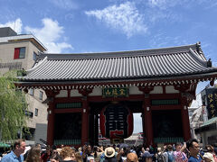 その後はまだ時間があるので、浅草寺の仲見世通り近くのマクドナルドで時間を潰し、チェックインの時間が近くなったのでホステルへ移動。

しかし相変わらず雷門はこのクソ暑い中でも観光客が多いですな。