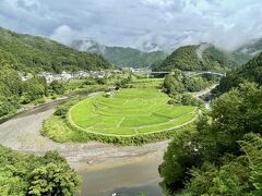 久しぶりの　あらぎ島　
田んぼです。
何度か訪れていますが、田んぼの周りを囲む川には、水が無かったなぁ
水がある状態は、初めてみました。