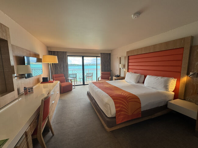 お部屋の内装はどのカテゴリーも同じだとか。<br />このホテルは交通の便やロケーションはとてもいいです。<br />お部屋が新しいと言う事ないのだけど、そうなると宿泊費はもっと高くなるって事だからねぇ。。。。