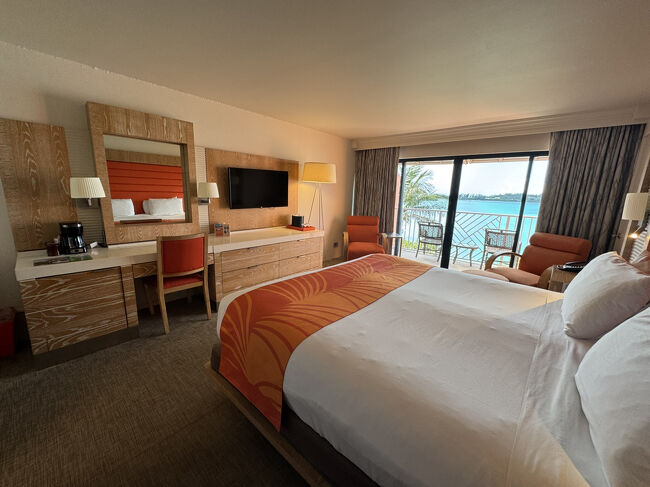 至って普通のお部屋です。12万円と思うと高いネ。。。<br />でもここのデスク下の冷蔵庫は思いっ切り冷えてくれるのです。<br />気に入りました・笑<br />