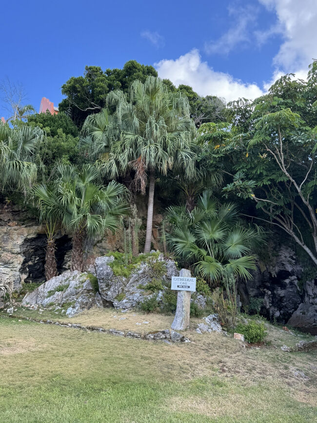 Cathedral Cave<br />敷地内にもう一つの洞窟があります。<br />https://wanderlog.com/place/details/139205/cathedral-cave　