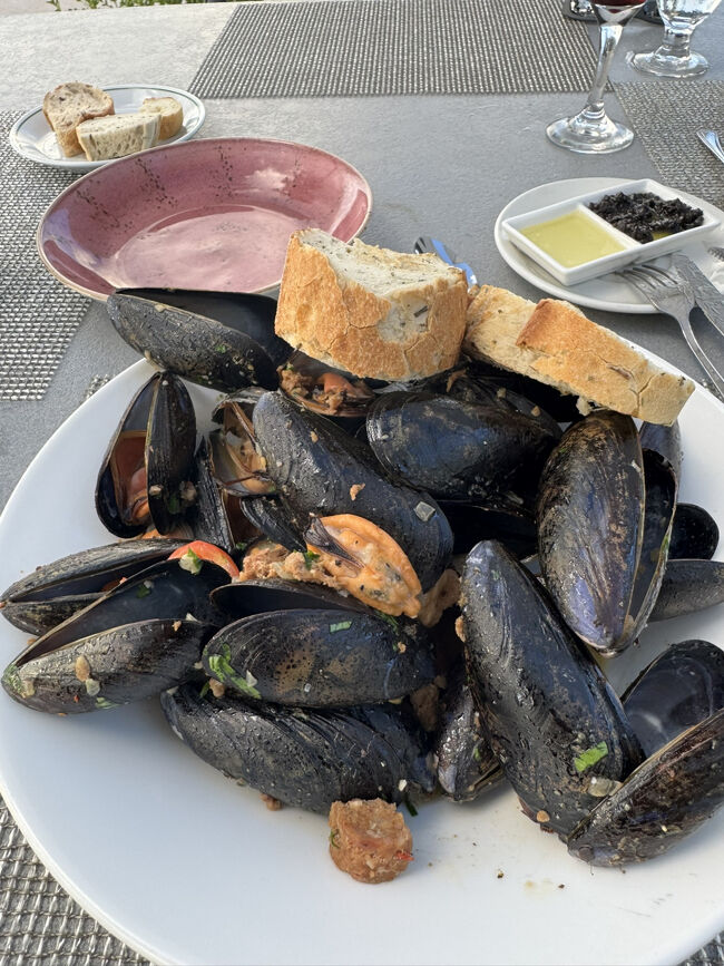 ムール貝は多そうだったので半量で作ってと言ったけどウエイターがシェフに聞きもせず出来ないと言われました。<br />値段も半額にしてと言ったら難しいのも分かるけど・苦笑<br />お味はいいです。<br />