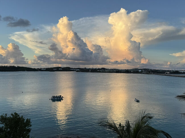 バミューダーってアメリカから近く気軽に行くのにいい所なんだろうね。<br />