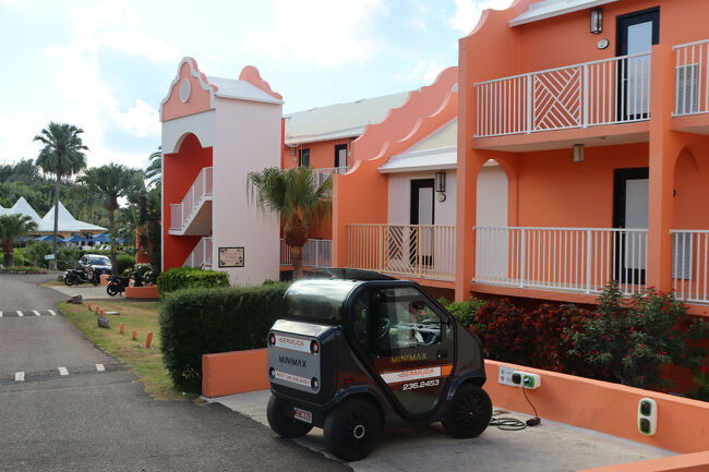 こちらはオーシャンフロントの棟です。<br />てっきりコテージかと思ってたのですがロケーション的にビーチフロントはありません。<br />1階より眺めのいいお部屋と言う事で3階です。