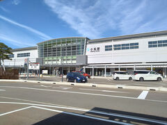 小松駅です。
この高架下にある、小松うどんの店でそれを試そうと思っていたのですが、あいにく休みでした。