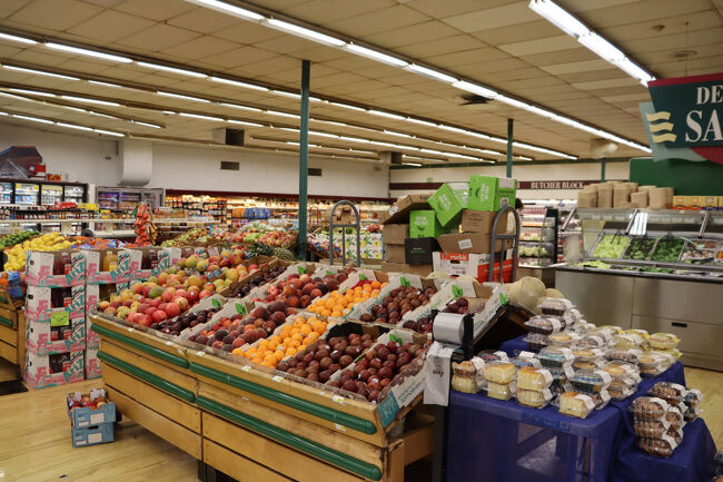 ホテルの食事にしても食料は豊富です。<br />お水の500ミリが3ドル幾らぐらいだったけどアメリカのスーパーと同じぐらいなのかな。