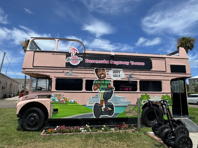 Segway tours セグウェイのレンタル<br />先ほどのフェリーの子供たちがこの前の公園の芝生でランチを始めるようでした。<br />可愛いね。<br /><br />