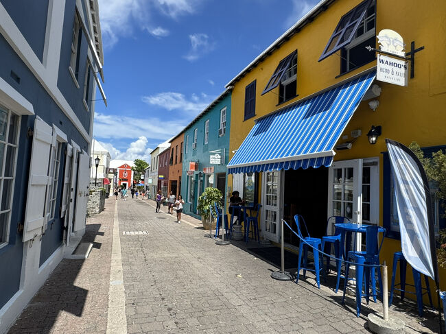 Water St.<br />カラフルな通りもありいい感じですが静かです。<br />まだ２時過ぎだったと思うけど。