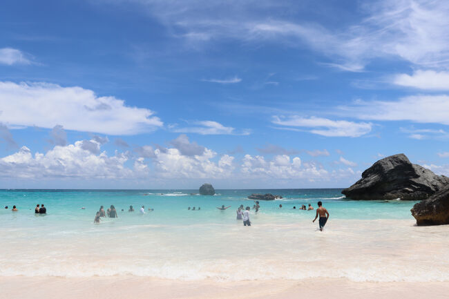 ピンクビーチの続きにこのビーチもありますが・・・<br />こちらも大盛況（写真だとピンク色？）