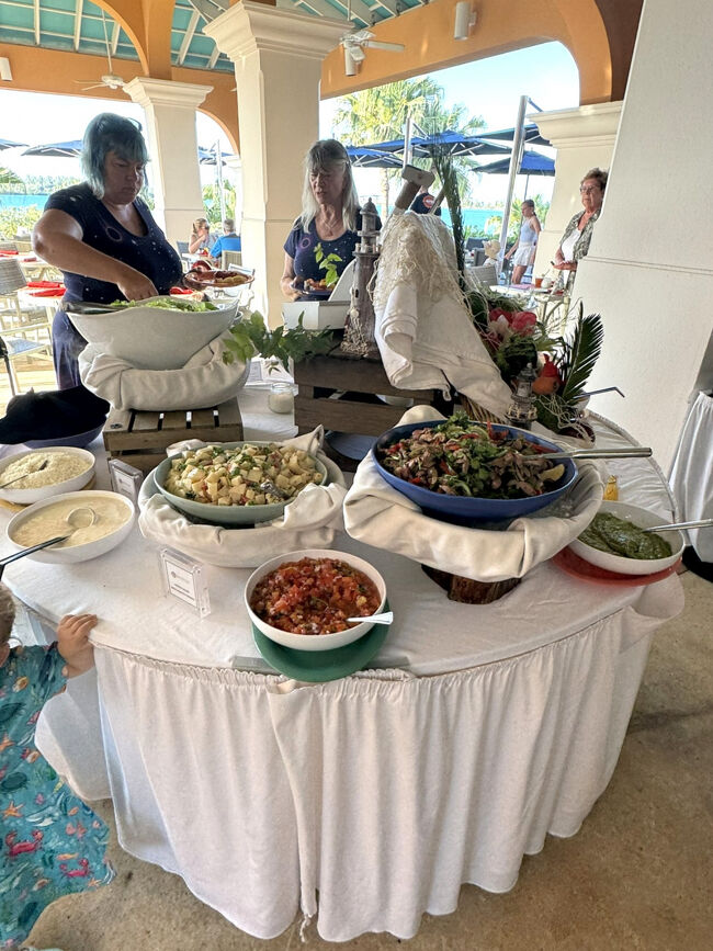 Bayside Terrace Restaurant<br />この日のディナーはサーフ＆ターフのビュッフェです。<br />昨日の2つのレストランメニューからでも可能ですがメニューが1つのレストラン限定になるらしくサーフもあるのでビュッフェにしました。