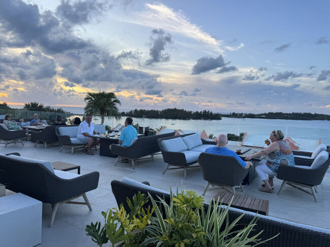 こちらはレストラン棟の屋上のバーです。