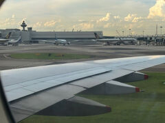 今回はお決まりのチャンギ空港直前ぐるぐる迂回はなく、スムーズに着陸しました
やっぱりSQのビジネスクラス最高！

Vol.2へ続きます