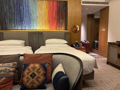 この日はシャングリラ泊
だからホテルもシャングリラなのね、と言ってたのですが、本物！のシャングリラホテルでした。
