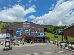 ホテルを出て、バスで約10分で「白馬岩岳マウンテンリゾート」に到着しました。
https://iwatake-mountain-resort.com/green

09:40に到着して、出発は11:00とのことでした