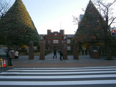 池袋駅西口といえば、立教大学。
昔から変わらない学舎がすごく素敵なミッション系大学です。

