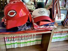 【お好み焼き 広島】

どうやらここは広島ご出身のオーナーがやっているらしく、ドアを開けると、「広島東洋カープ」のヘルメット...