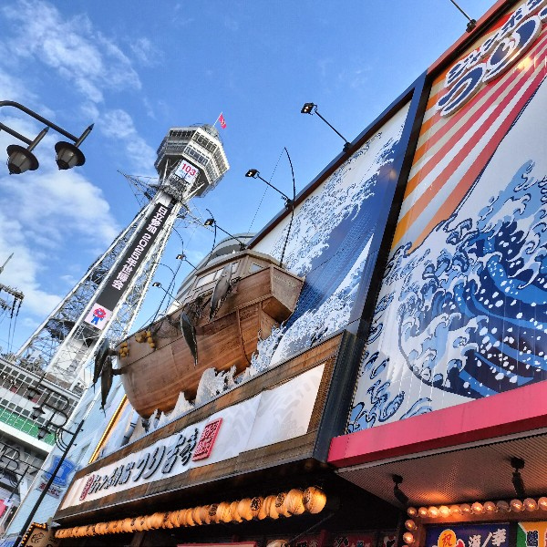 通天閣はあまりにも人が並んでいたので登りませんでした(^_^;)