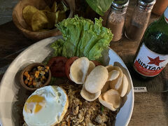 １日目
デンパサール　ングラ・ライ国際空港に17:25着
KlookでスミニャックのWhite Penny Hostel まで送迎を予約していました。
Klookの場所もわかりやすくて、ドライバーさんもそちらで待機してくださったので良かったです。
White Penny Hostelまでどのくらいかかったか忘れてしまいましたが、凄い渋滞でした。

