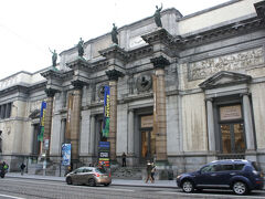 トラムに乗って王立美術館へ。ここへは、ミュージアムショップとカフェに行くのが目的です。あと、トイレと。