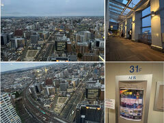 晩ごはん後、AER展望テラスに来ました
写真は駅の東側

今夜は楽天イーグルスが試合をやっているのでスタジアムが明るい
見にいきたかったなぁ～

上りの新幹線がちょうど仙台駅に入るところも見られました