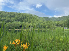 晴れ間も見えてきたので、横手山までドライブ。
まずは木戸池。