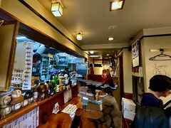 【野毛の名店「小半＝こなから」／野毛／桜木町／横浜）】

この『ぴおシティ』の地下は、まさに横浜の昭和：新橋！

朝も夜も酔いどれでいつもどこの店も満員の事が多い。

このビルに来ると、本当に日本は景気が悪いのか？この人達は一体いつ仕事してるんやら？...と思う程、いつも終日多くの客で盛況...