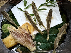 【おでんの大多福】

「...1915年（大正4年）、大阪の法善寺境内から浅草へ移転...再出発を機に...店名を「おたふく」から「大多福」へ変更した...」


写真：この料理のビジュアル...凄い、芸術だわい...お皿の上を、お魚が泳いでいるみたい...こういうのがええんよねぇ...日本料理...外国の料理には（一部を除き）こういう繊細さはないし...