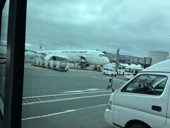 伊丹14:10発、定刻より10分早く羽田到着。
キャセイラウンジは17時までなのでこれは嬉しい。