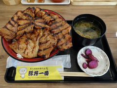 途中、人気店らしい「豚丼一番」で特上ミックス豚丼を頂きました。今まで食べた豚丼で一番美味しかったかも。