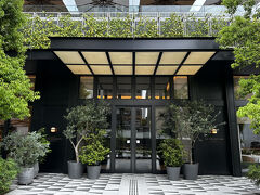 東京都港区虎ノ門『Hotel Toranomon Hills』1F

2023年12月6日にオープンしたハイアット系『ホテル虎ノ門ヒルズ,
アンバウンド コレクション by Hyatt』の正面エントランス（南側）の
写真。

＜アクセス＞
〇 東京メトロ日比谷線「虎ノ門ヒルズ」駅直結
〇 東京メトロ銀座線「虎ノ門」駅直結
〇 東京メトロ千代田線・丸ノ内線・日比谷線「霞ヶ関」駅 A13出口
〇 都営三田線「内幸町」駅 A3出口
〇 JR「新橋」駅より徒歩約15分

『ホテル虎ノ門ヒルズ』に宿泊した際にブログに載せました↓

<ハイアット系『ホテル虎ノ門ヒルズ』宿泊記
『虎ノ門ヒルズ ステーションタワー』内のオールデイダイニング
【THE GRILL TORANOMON】、ベーカリーレストラン
【flour+water】、カフェ【Espresso D Works】、
スペインバル【Bar Espanol PICAR】、
ミシュランシェフが手がけるカジュアルフレンチ【Lien】>

https://4travel.jp/travelogue/11880743

<2023年12月6日開業のハイアット系『ホテル虎ノ門ヒルズ,
アンバウンド コレクション by Hyatt』宿泊記 ① 都内一の抜群の眺望！
東京タワーを望む「パノラマコーナースイートタワービュー」の
お部屋のアメニティ＆グローバリスト会員特典>

https://4travel.jp/travelogue/11879041

<ハイアット系『ホテル虎ノ門ヒルズ, アンバウンド コレクション
by Hyatt』宿泊記 ② 東京タワーを望む宿泊ゲスト専用
【The Lounge（ザ・ラウンジ）】内の休憩室＆シャワールーム、
フィットネスセンター【Gym（ジム）】、「虎ノ門スイート
（160㎡）」、【トウキョウ ノード カフェ】のテラス＆ディナー>

https://4travel.jp/travelogue/11889039

<ハイアット系『ホテル虎ノ門ヒルズ,アンバウンド コレクション
by Hyatt』宿泊記 ③ 朝食ブッフェでエッグベネやパンケーキ♪
ミシュラン星付きシェフのカフェ＆バー【ル・プリスティン カフェ
東京】東京タワービュー「タワービューキング」『アンダーズ 東京』>

https://4travel.jp/travelogue/11892387