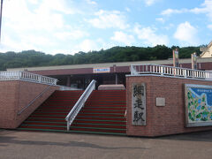 ７月７日（月）４日目の朝を迎えました
　ホテルの朝食が６：３０からですので、朝食前に網走駅を散歩しました