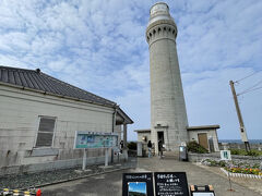橋を渡って角島灯台に来ました。