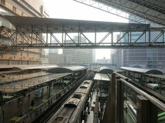 　新大阪から１駅、JR京都線で大阪駅へ折り返してきました。大阪駅全体を覆う大屋根も、誕生からはや14年。国内だと他に例を見ない駅舎で、いまもって新鮮です。