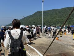 20分で女木島港に入港
(下船の時にチケットを渡します
帰りは乗船の時に渡します)

6月末なのに真夏の天気です

「MEGIめきめき」用のチケット(期間中有効の金券)を購入して島内のイベントの支払いをする

受付で4000円チケットを購入
1000円3枚と100円10枚の女木島紙幣に両替