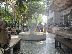 Grabでチャングーへ行きました。渋滞凄い。
Penny Laneへ2人なので予約無しでも大丈夫でした。
素敵すぎる店内