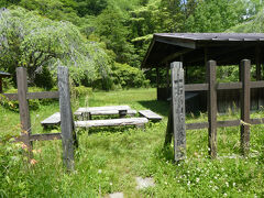 一石栃白木改番所跡は木曽五木（ヒノキ・サワラ・アスナロ・ネズコ（クロベ）・コウヤマキ）を中心にした伐採禁止木の出荷統制を行っていた番所
