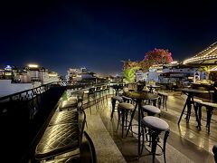【Terraço Sky Bar】

美しい景色。予約していたので最前列の席にしてくれました。ホテル予約者なので20%オフ＆バウチャーで250千ドン無料券の至れりつくせり。。。結果、ココ無料でした。